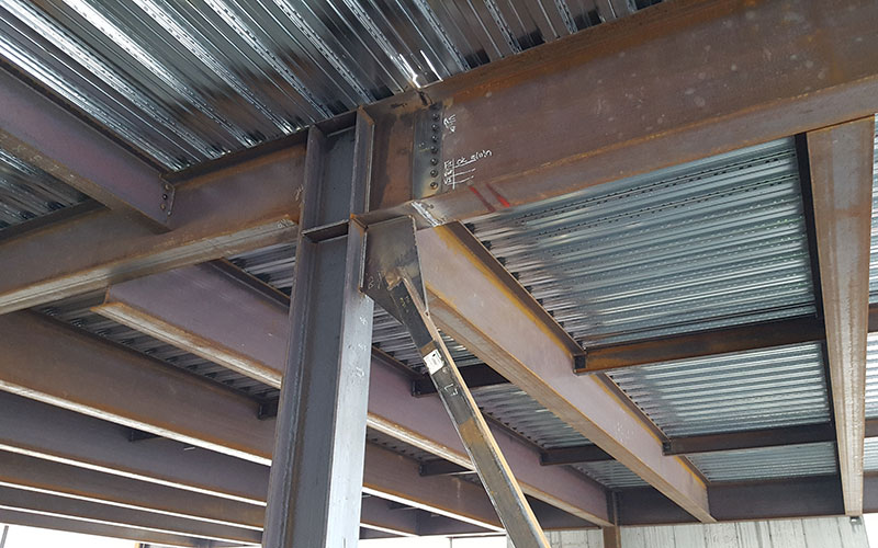 metal beams holding up a metal ceiling or roof